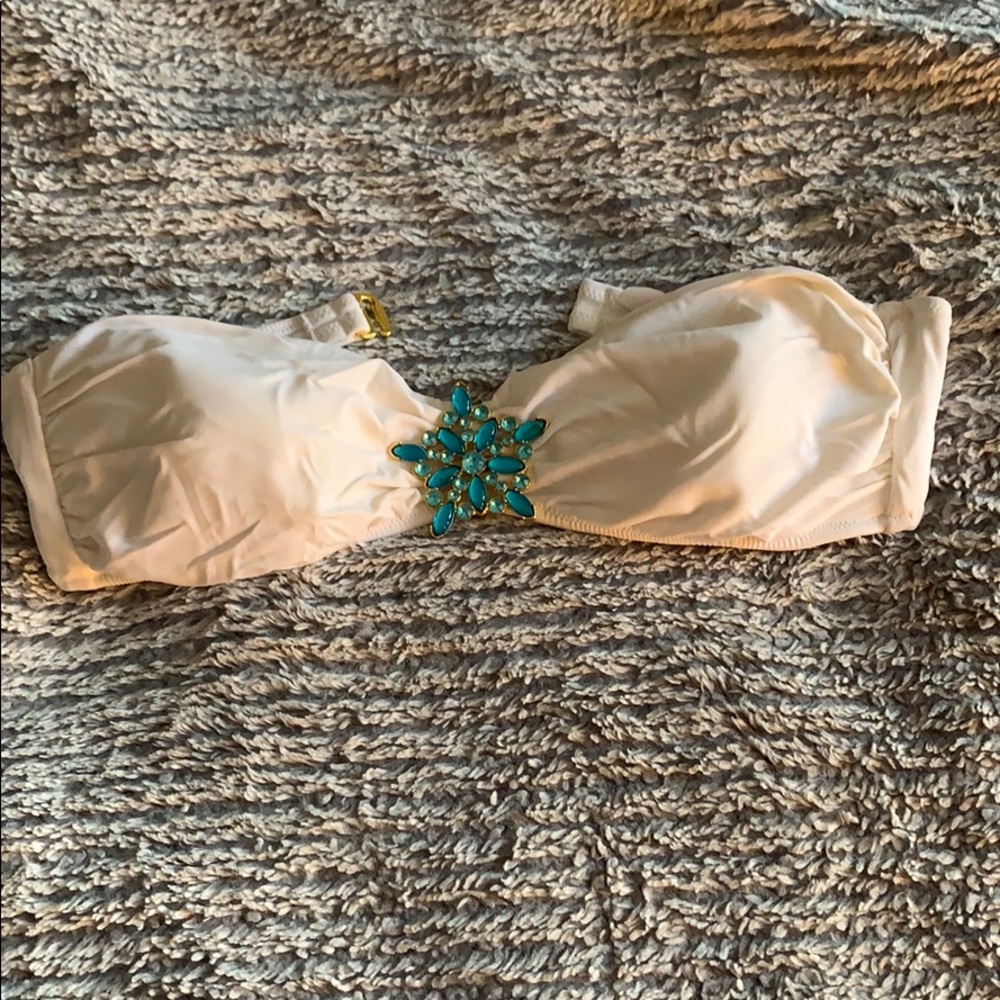 White with turquoise jewel VS top